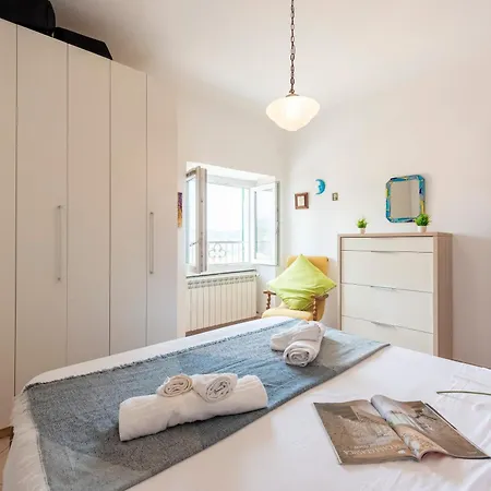 Apartment Kimera Del Parasio Historic For 4 - Happy *